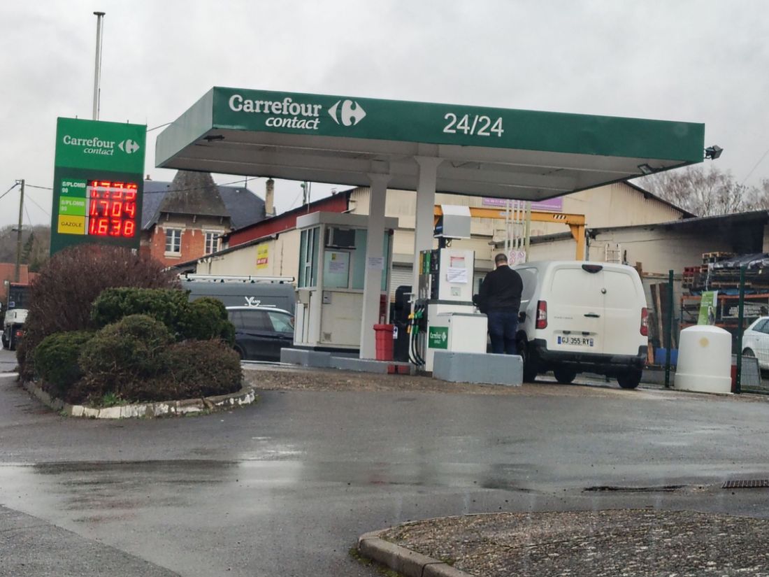 carrefour contact vailly sur aisne